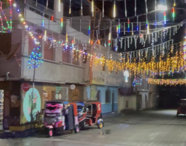 tuk tuks and christmas lights in san marcos