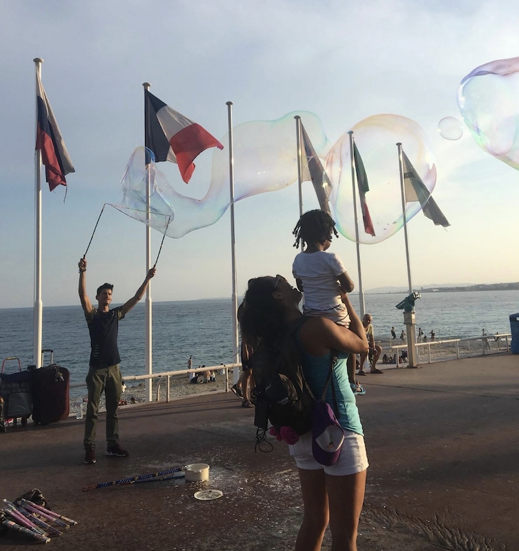 Little kid popping bubbles in Nice